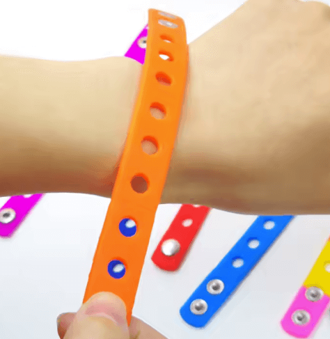 pinbobs™ Silikonarmband für jedes Alter kompatibel mit herkömmlichen Charms