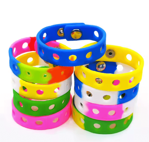 pinbobs™ Silikonarmband für jedes Alter kompatibel mit herkömmlichen Charms
